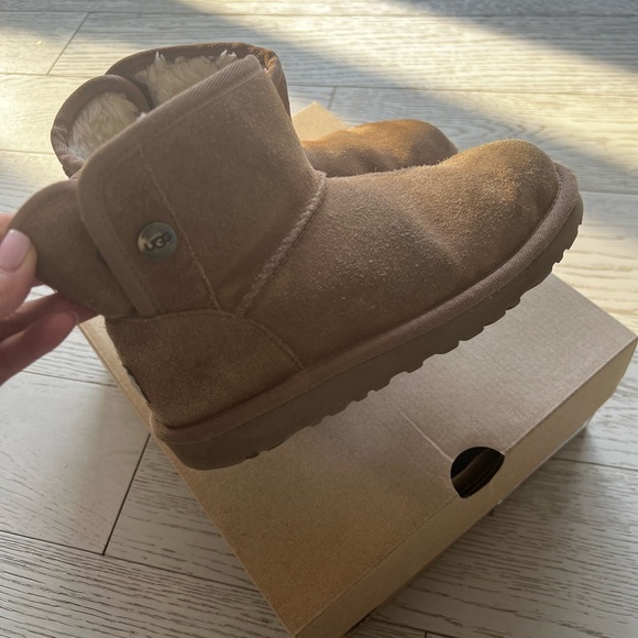 Ugg boot - Picture 3 of 5